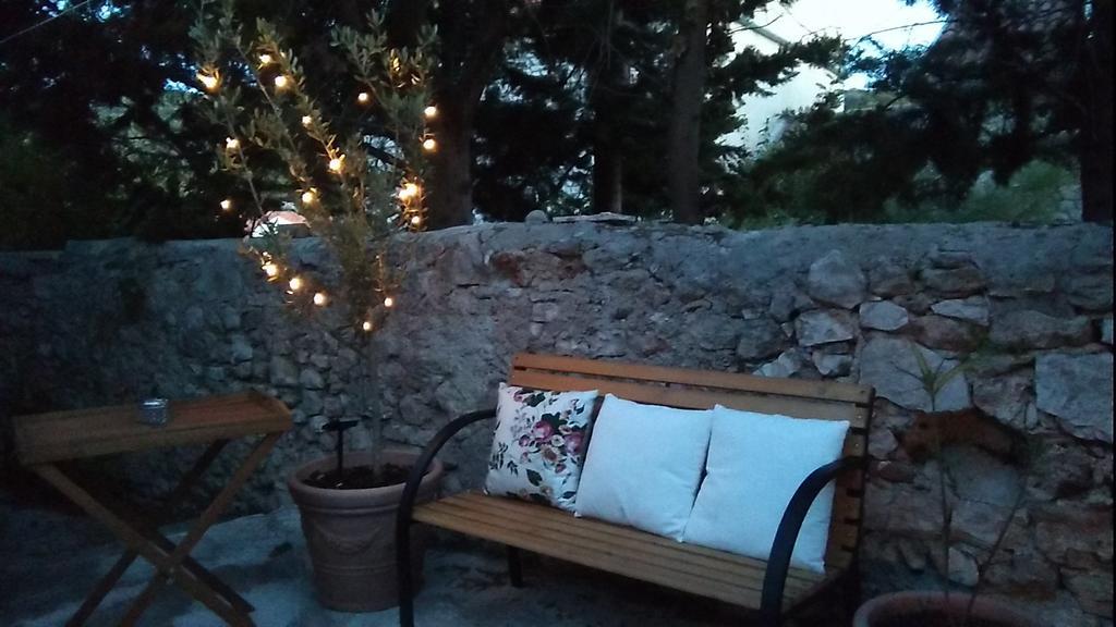 Willa D House Authentic Zlarin House, Relaxing Courtyard And Terrace Pokój zdjęcie